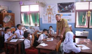 Wali-Kota-Pekanbaru,-Agung-Nugroho-memantau-pembelajaran-tatap-muka-ditengah-kondisi-kabut-asap-beberapa-waktu-lalu.-(Dok.-Riau-Aktual)